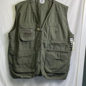Men's Outdoor Utility Vest in Green